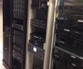 Serverji v omarici